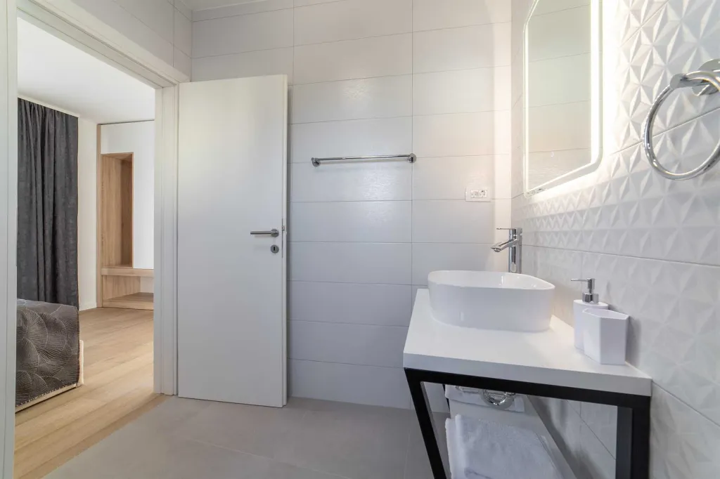 Modern Villa with Heated Pool in Kaštel Stari