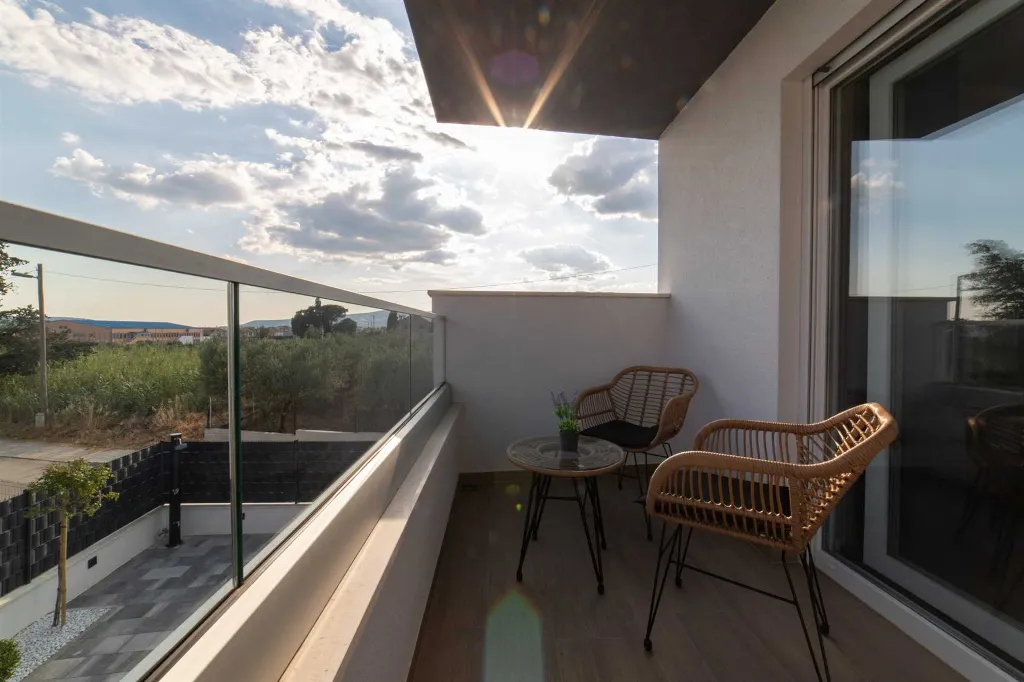 Modern Villa with Heated Pool in Kaštel Stari