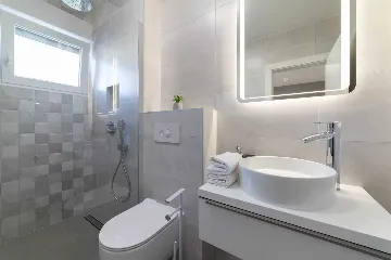 Modern Villa with Heated Pool in Kaštel Stari