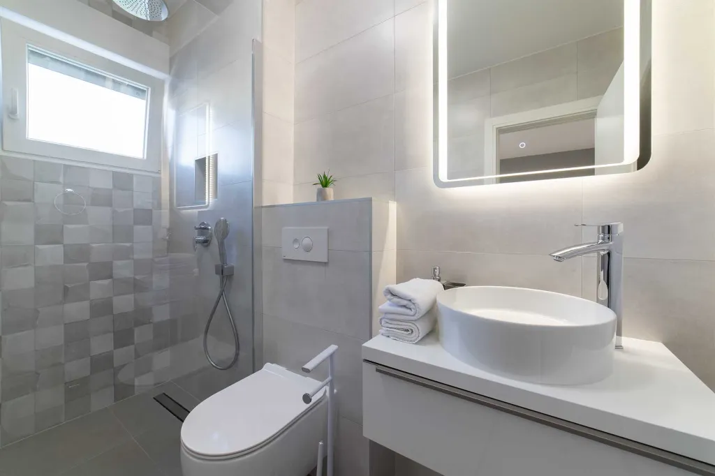 Modern Villa with Heated Pool in Kaštel Stari