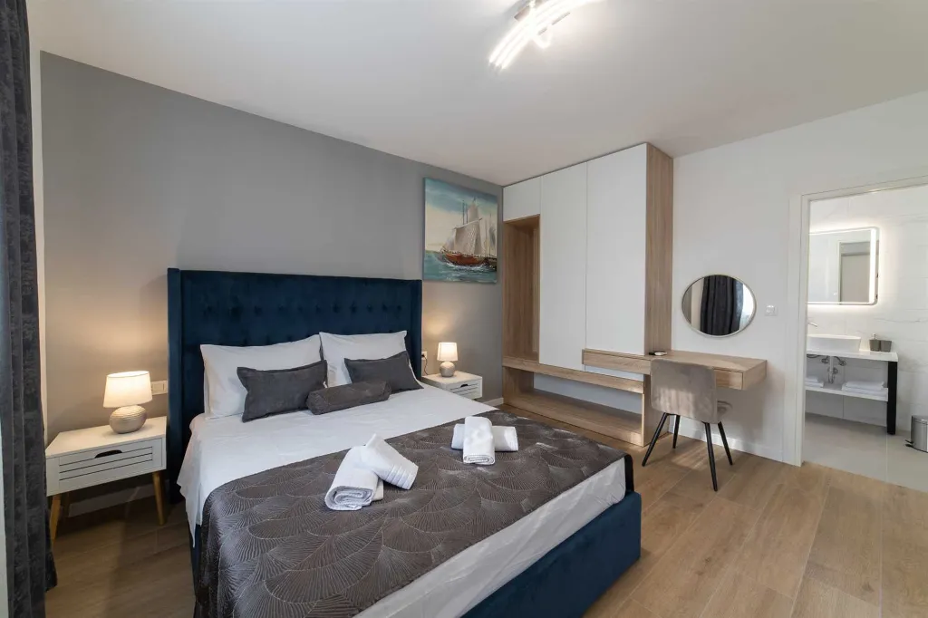 Modern Villa with Heated Pool in Kaštel Stari
