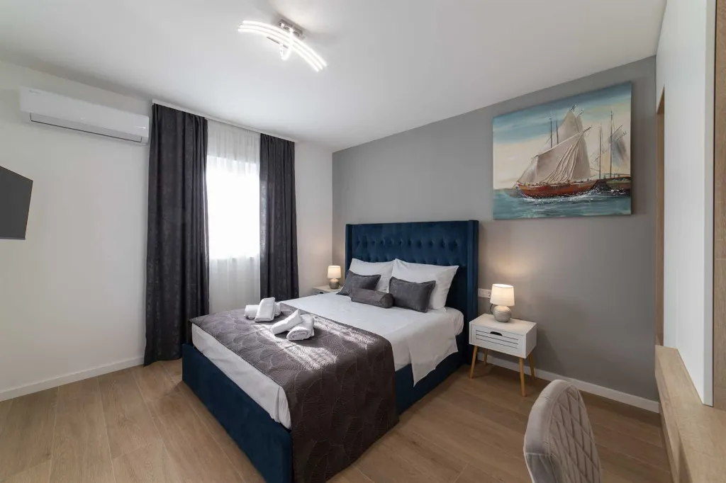 Modern Villa with Heated Pool in Kaštel Stari