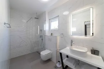 Modern Villa with Heated Pool in Kaštel Stari