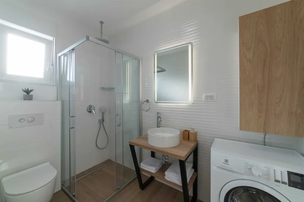 Modern Villa with Heated Pool in Kaštel Stari