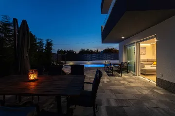 Modern Villa with Heated Pool in Kaštel Stari