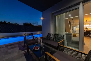 Modern Villa with Heated Pool in Kaštel Stari