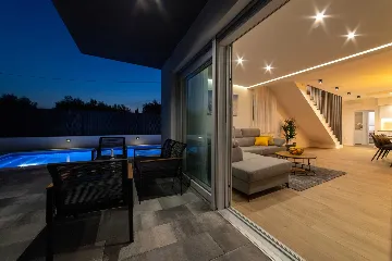 Modern Villa with Heated Pool in Kaštel Stari