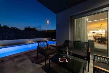Modern Villa with Heated Pool in Kaštel Stari