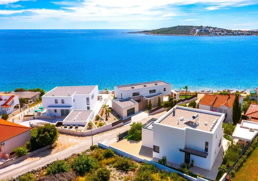 Seaside Family Villa with Pool in Sevid