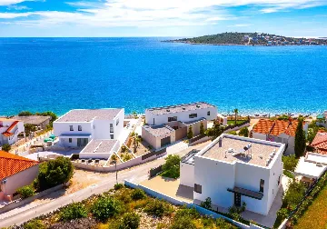 Seaside Family Villa with Pool in Sevid