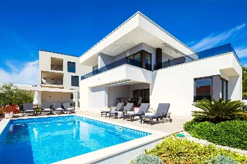 Seaside Family Villa with Pool in Sevid