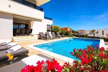 Seaside Family Villa with Pool in Sevid