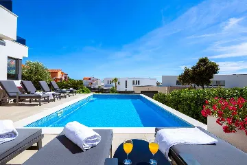 Seaside Family Villa with Pool in Sevid