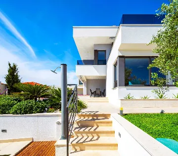 Seaside Family Villa with Pool in Sevid