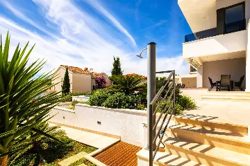 Seaside Family Villa with Pool in Sevid