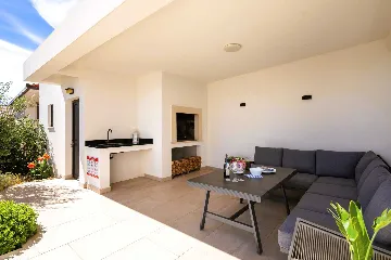 Seaside Family Villa with Pool in Sevid