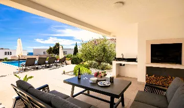 Seaside Family Villa with Pool in Sevid