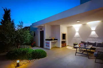 Seaside Family Villa with Pool in Sevid