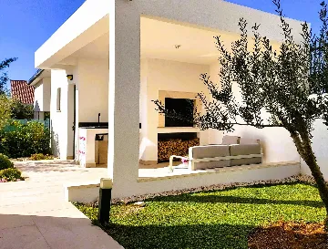 Seaside Family Villa with Pool in Sevid