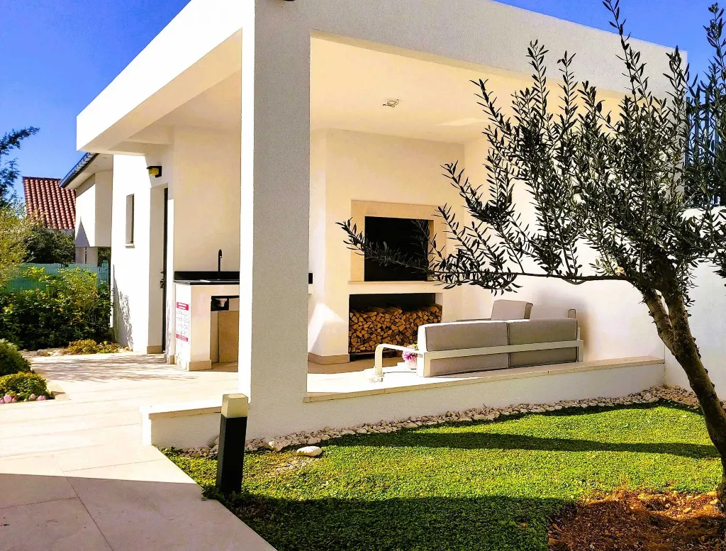 Seaside Family Villa with Pool in Sevid