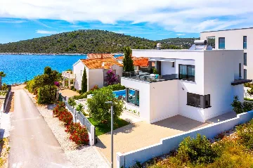 Seaside Family Villa with Pool in Sevid