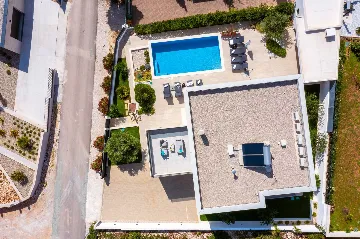 Seaside Family Villa with Pool in Sevid