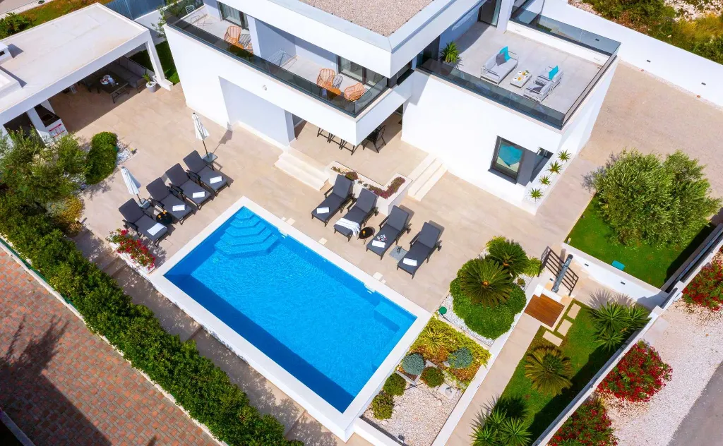 Seaside Family Villa with Pool in Sevid
