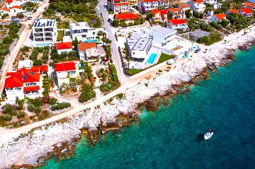 Seaside Family Villa with Pool in Sevid