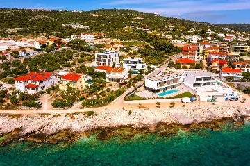 Seaside Family Villa with Pool in Sevid