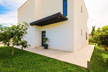 Seaside Family Villa with Pool in Sevid