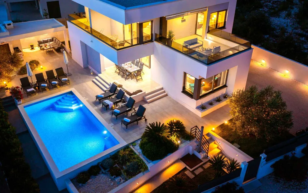Seaside Family Villa with Pool in Sevid