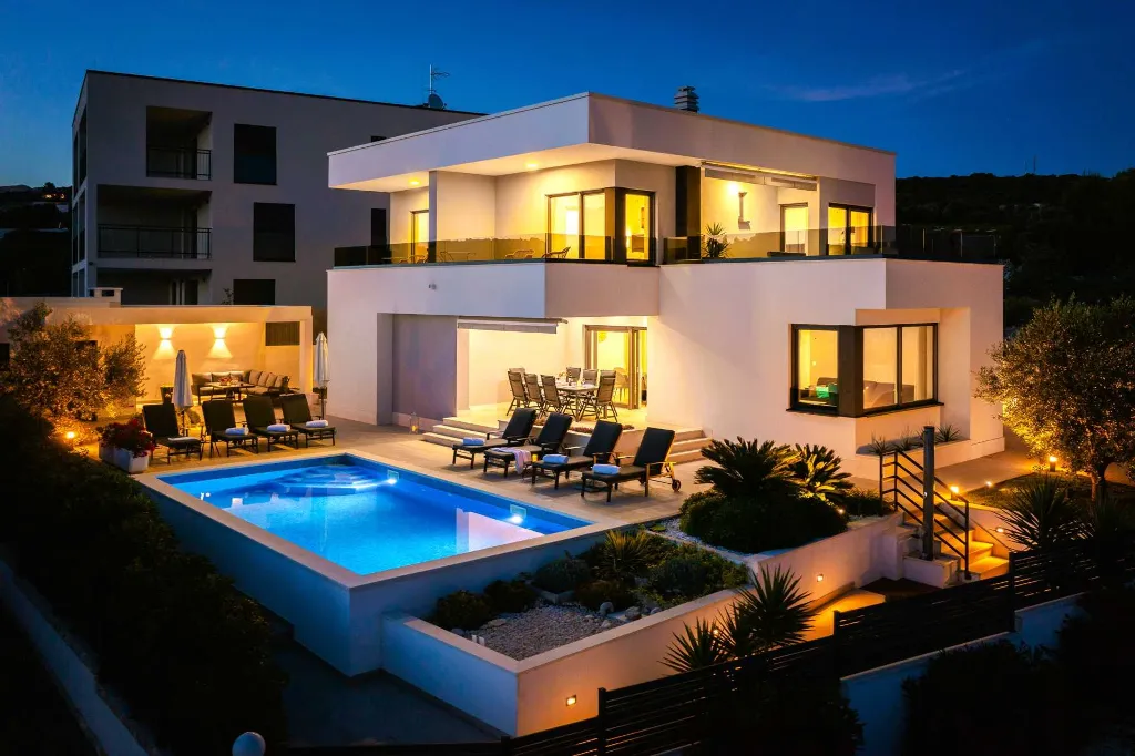 Seaside Family Villa with Pool in Sevid