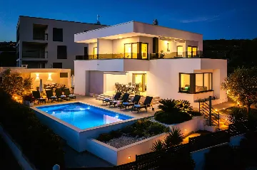 Seaside Family Villa with Pool in Sevid