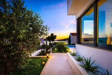 Seaside Family Villa with Pool in Sevid