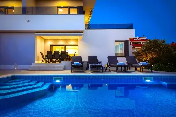 Seaside Family Villa with Pool in Sevid