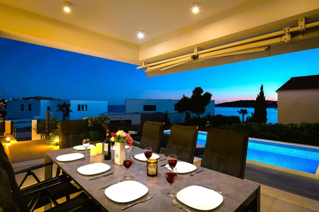Seaside Family Villa with Pool in Sevid