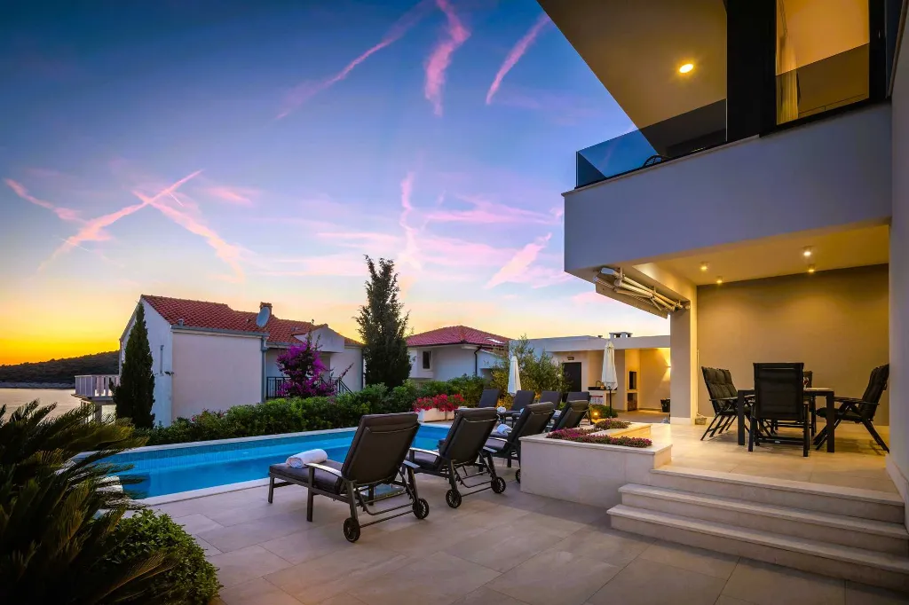 Seaside Family Villa with Pool in Sevid