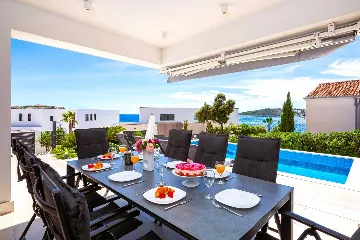 Seaside Family Villa with Pool in Sevid