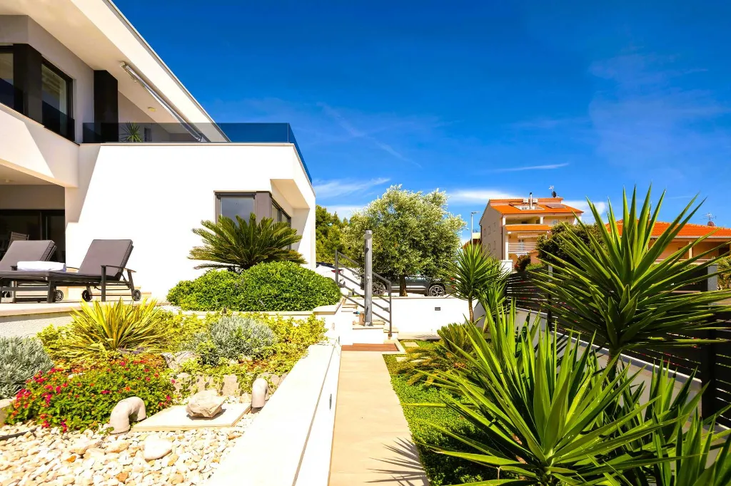Seaside Family Villa with Pool in Sevid