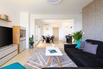 Seaside Family Villa with Pool in Sevid