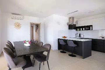 Seaside Family Villa with Pool in Sevid