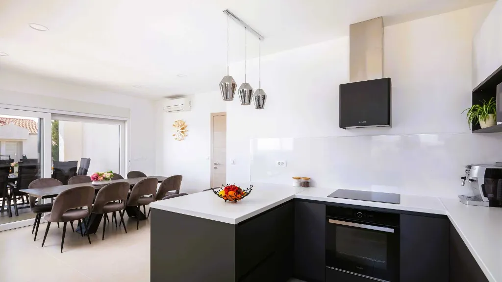 Seaside Family Villa with Pool in Sevid