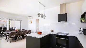 Seaside Family Villa with Pool in Sevid