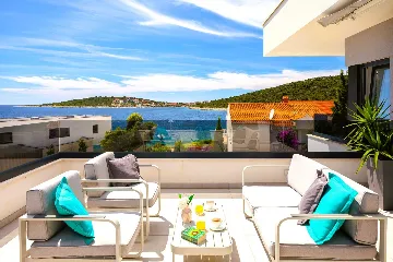 Seaside Family Villa with Pool in Sevid