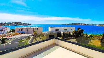 Seaside Family Villa with Pool in Sevid