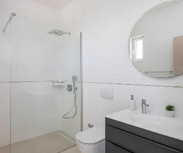 Seaside Family Villa with Pool in Sevid