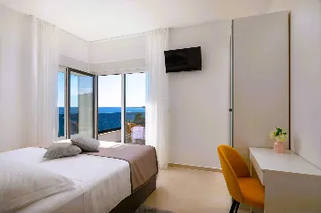 Seaside Family Villa with Pool in Sevid