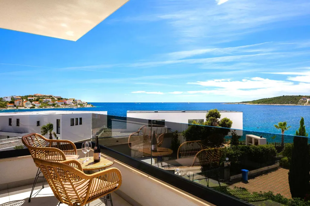 Seaside Family Villa with Pool in Sevid