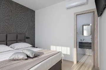 Seaside Family Villa with Pool in Sevid