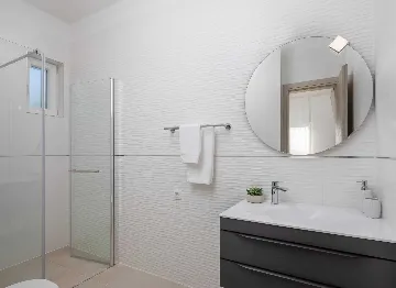 Seaside Family Villa with Pool in Sevid